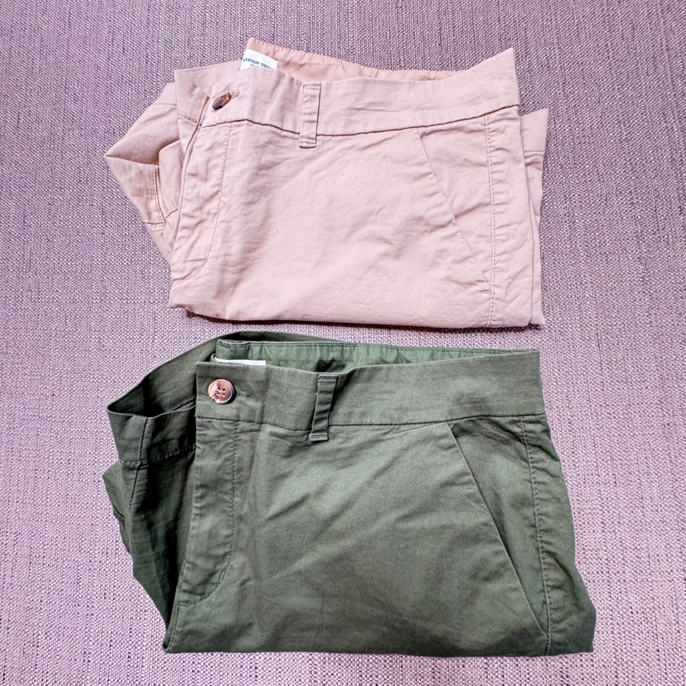 Old Navy Everyday Short Mid Rise Bundle Olive Green Khaki Chino Size 16 Lot of 2
